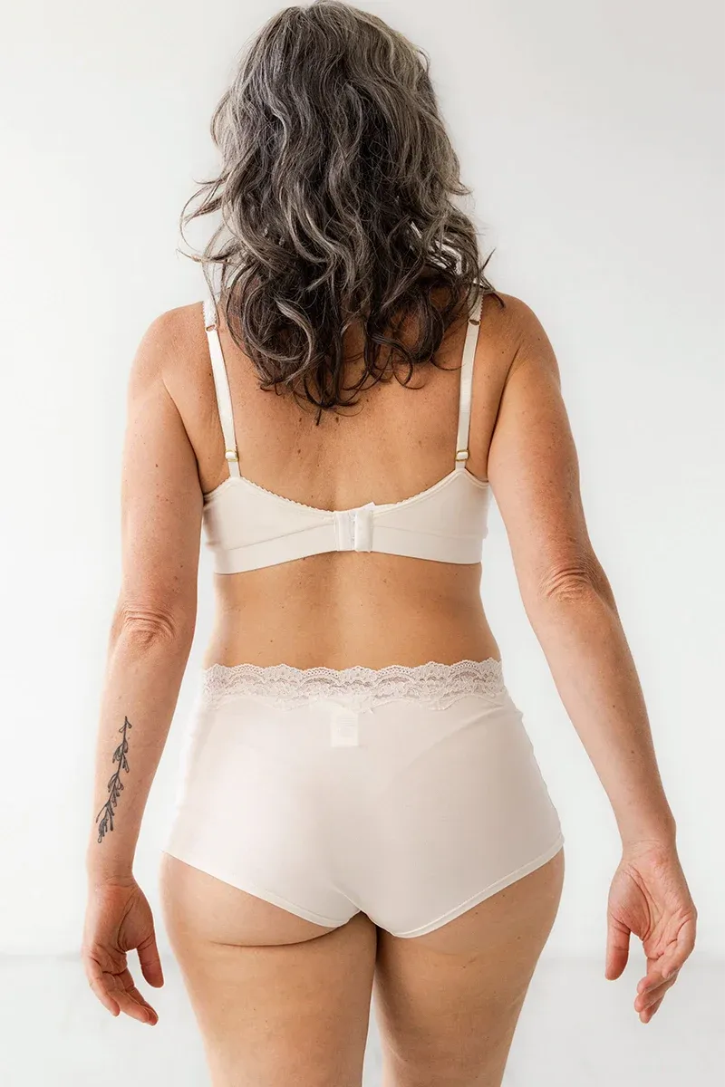 Highwaisted Panty with Lace Edge