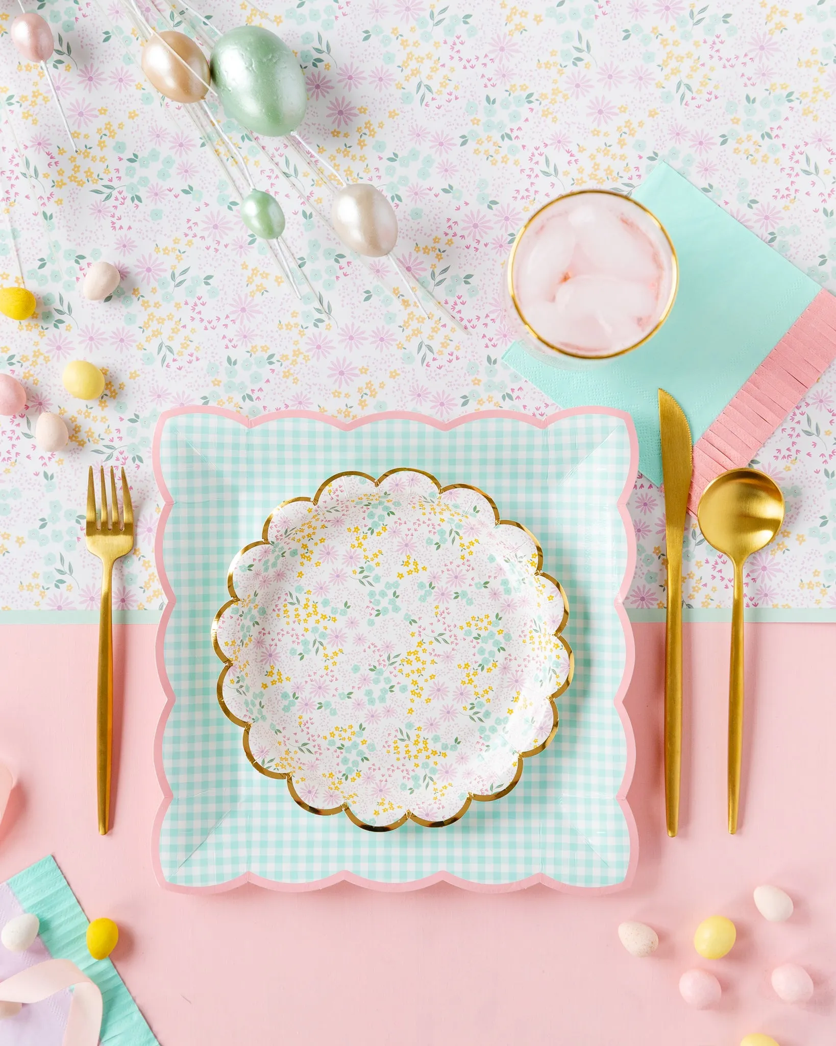 PGB943 - Ditsy Floral Round Scallop 7" Plate
